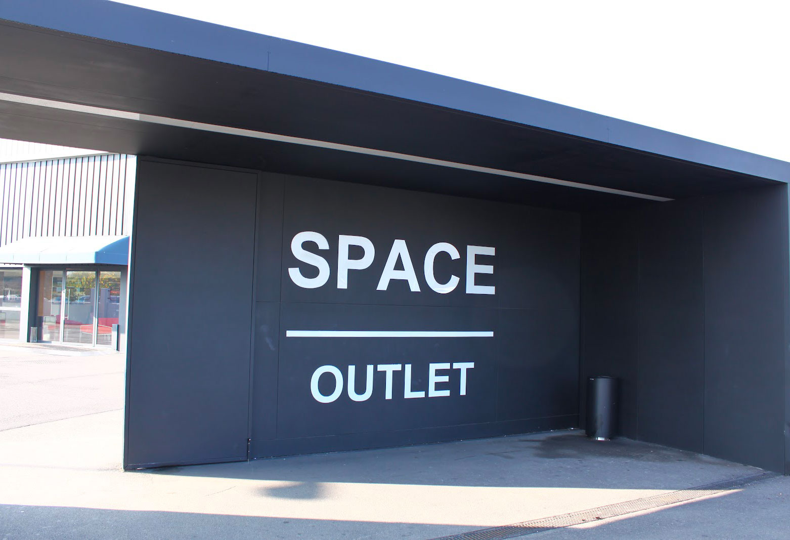 prada the space outlet